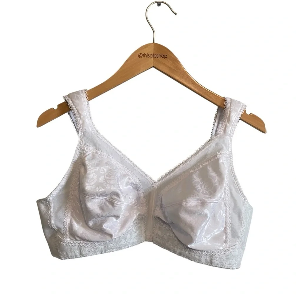 Playtex Bundle of Two Wireless 18 Hour Comfort Strap Bras Size 42B